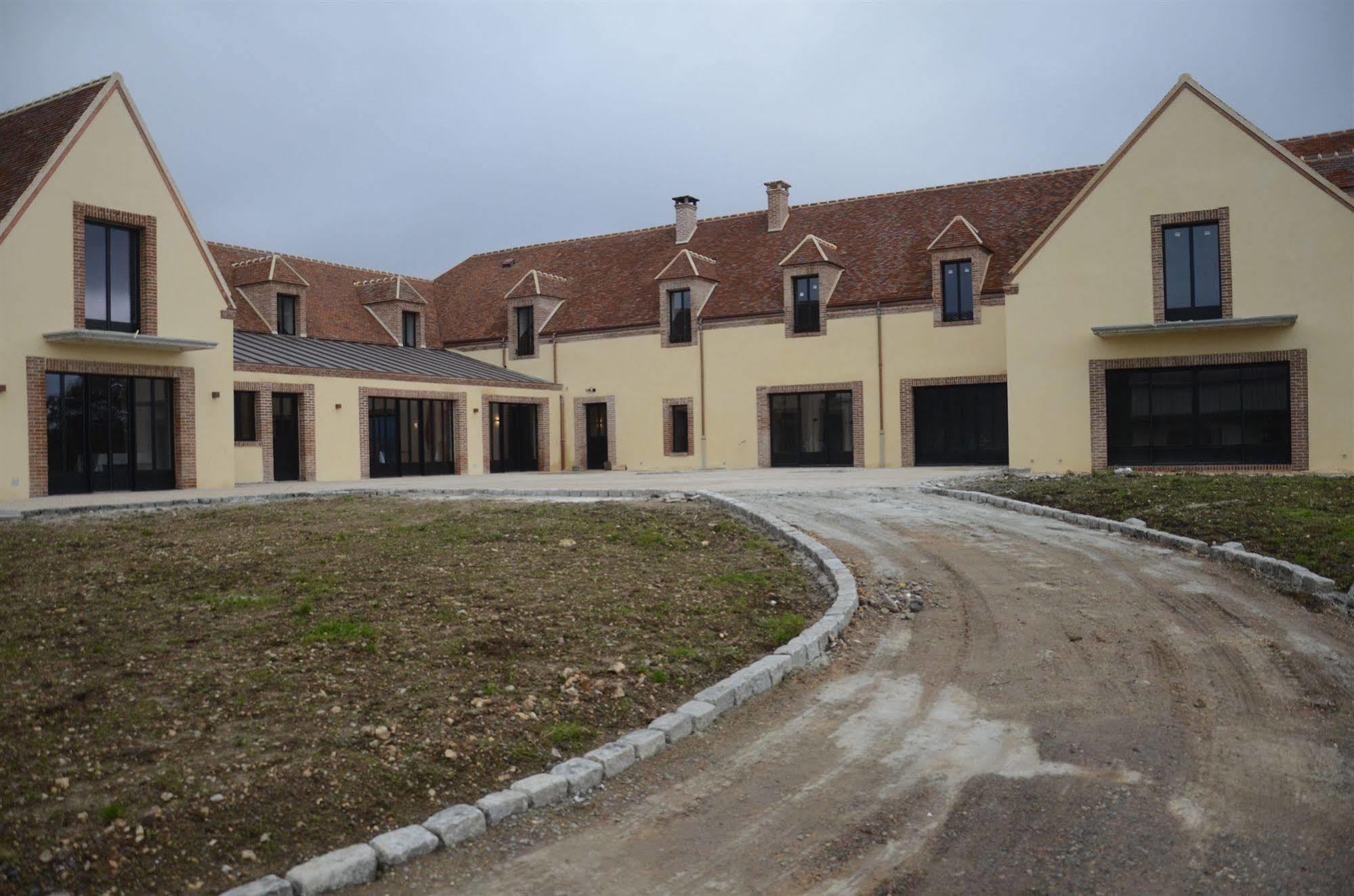 Auberge Du Moulin A Vent, The Originals Relais Hotel Manou Exterior photo