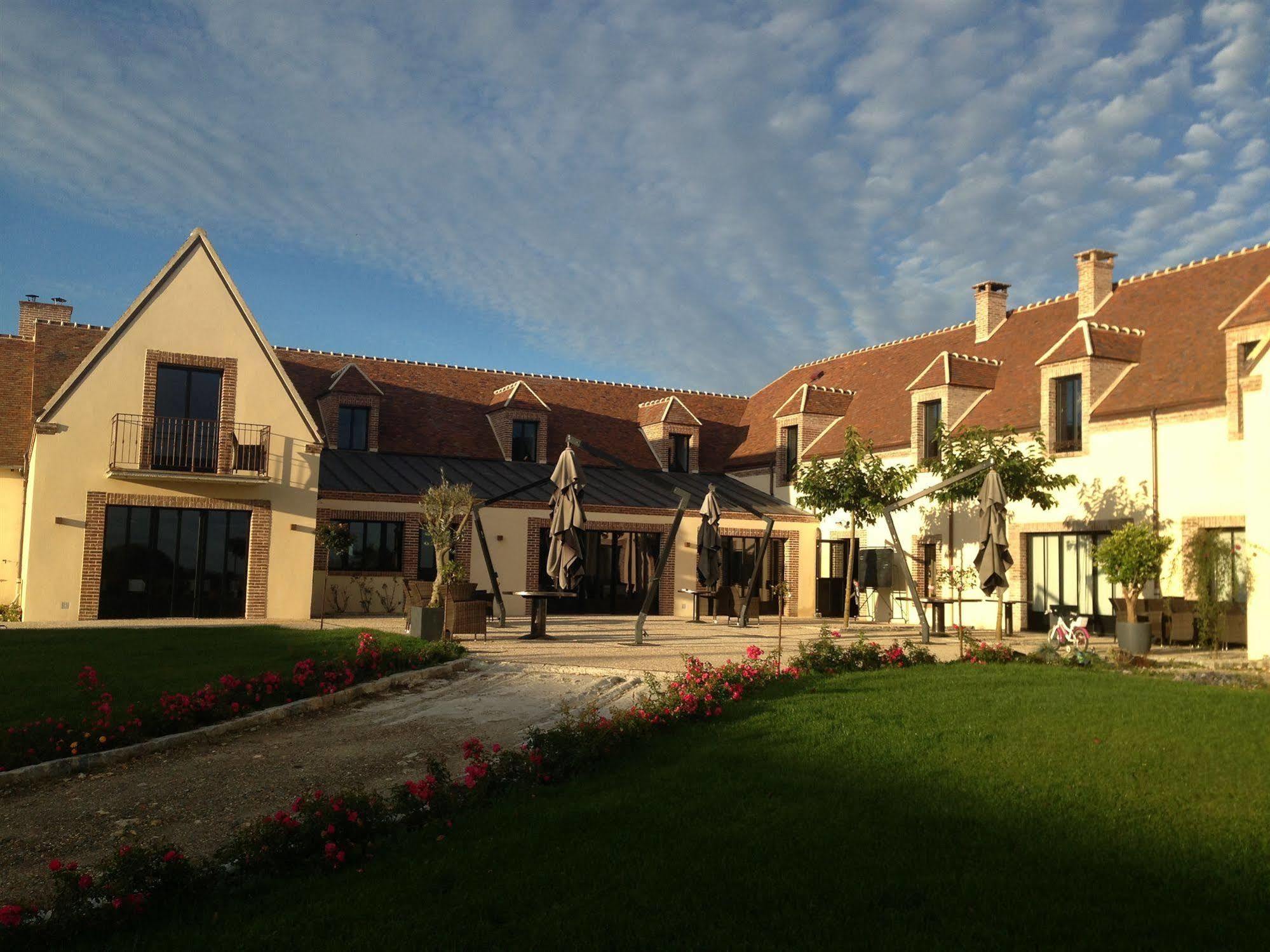 Auberge Du Moulin A Vent, The Originals Relais Hotel Manou Exterior photo