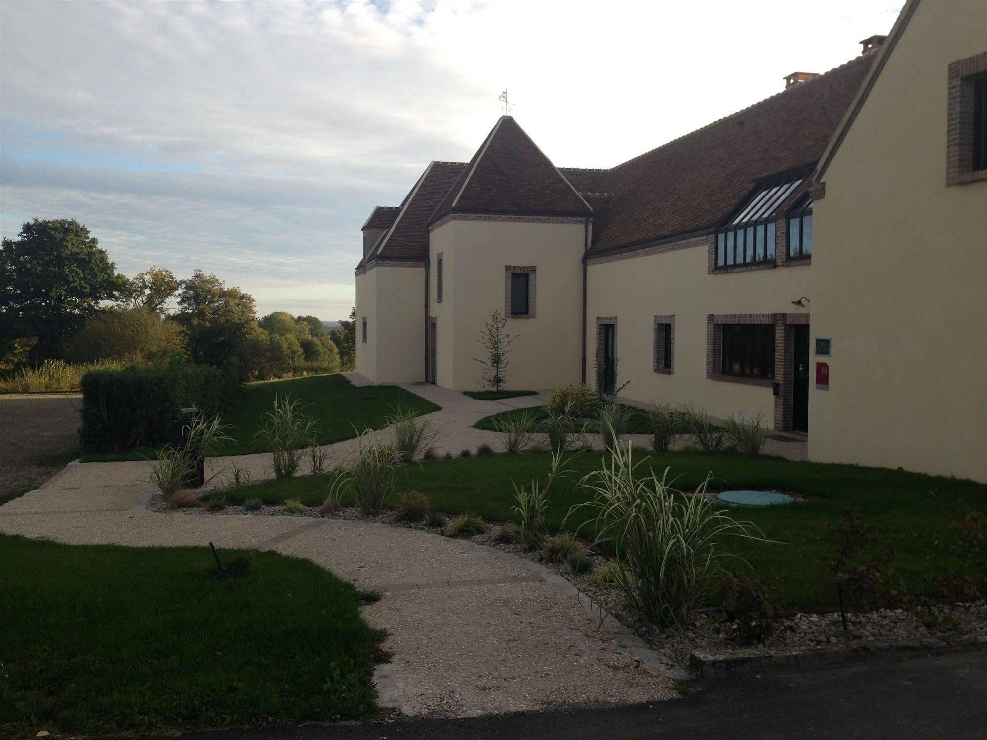 Auberge Du Moulin A Vent, The Originals Relais Hotel Manou Exterior photo