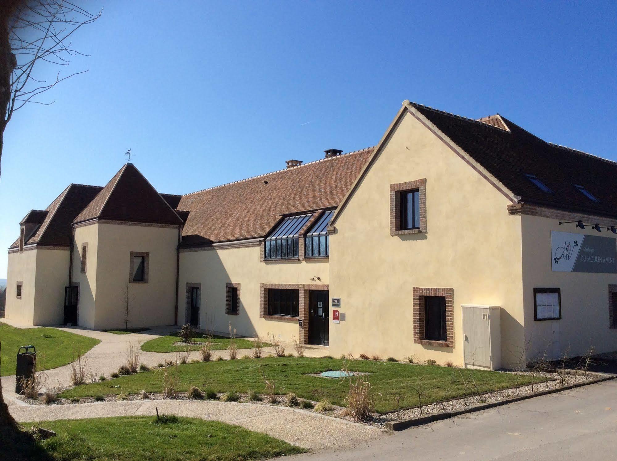 Auberge Du Moulin A Vent, The Originals Relais Hotel Manou Exterior photo